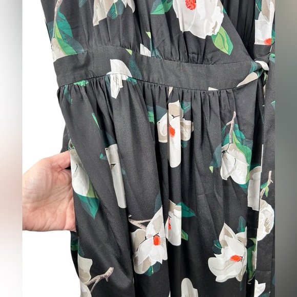Banana Republic midi wrap dress, Size 6, black Florals, vneck, flowy Sleeveless - Picture 6 of 9